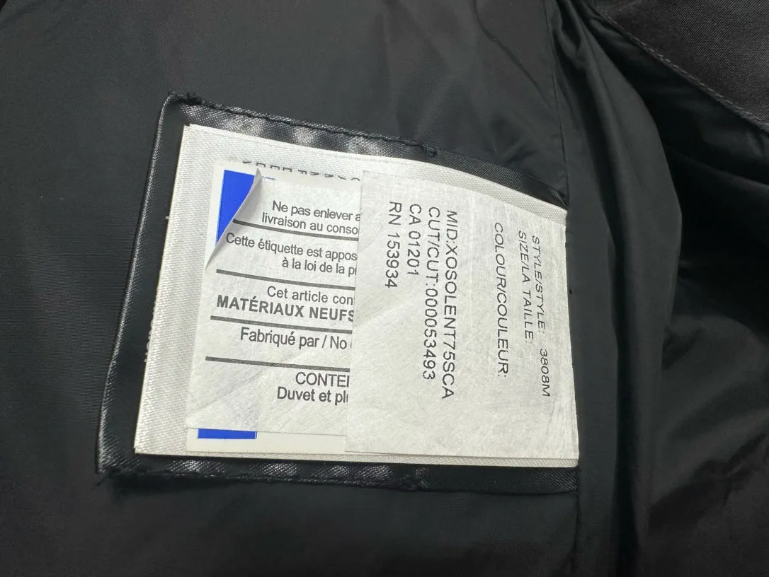 P780 [canada goose wyndham] 29 parka down jackets. The fabric is as soft and hard as the original. It can be restored by kneading at will (fabric misunderstanding: fabrics with high hardness are not waterproof. Only those who buy the latest authentic version this year will notice the softness and comfort of the fabric). The down is synchronized with the authentic white duck down. It is fluffy and not clumps. The electronically controlled down filling machine is filled with down. The zipper is customized with authentic ykk military grade copper core zipper puller. The high-hardness, non-stuck fur collar is made from original and custom-made western Canadian coyote skin. All workmanship and wiring are controlled by workers with more than ten years of service. They must be horizontal and vertical, and no crookedness is allowed. The wiring density inside is more sophisticated. Fighters in the world 29 battle all kinds of world products. Size: XS-XXL